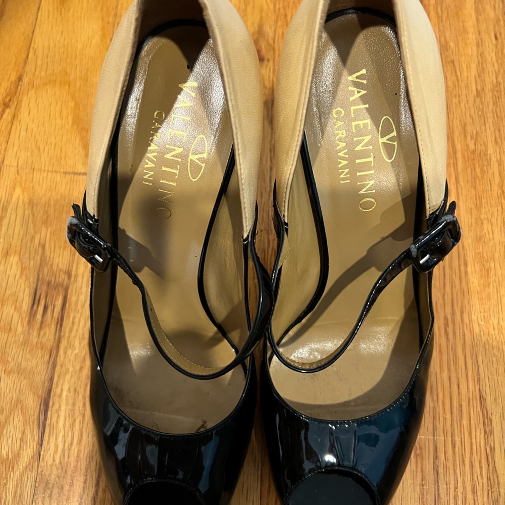 Black & Tan Valentino heels size 39